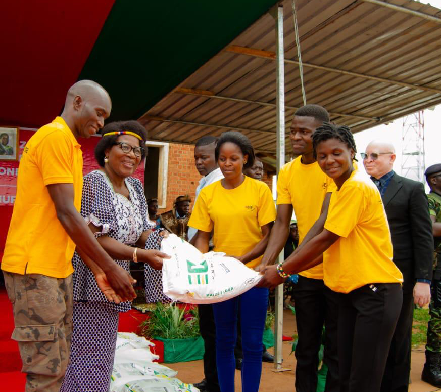 Dr. Jane Mayemu Ansah distributing maize flour to community members